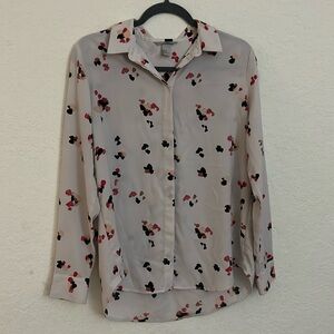 White shirt with pink and black patterns. 🩷